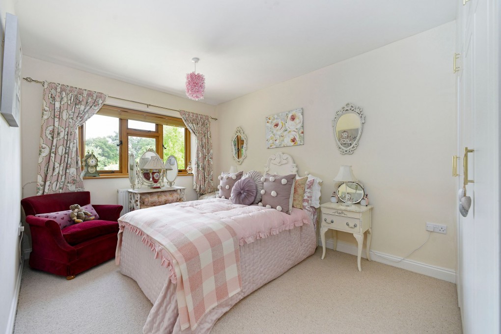 Avenue Road, Cranleigh, GU6 - Photo 8