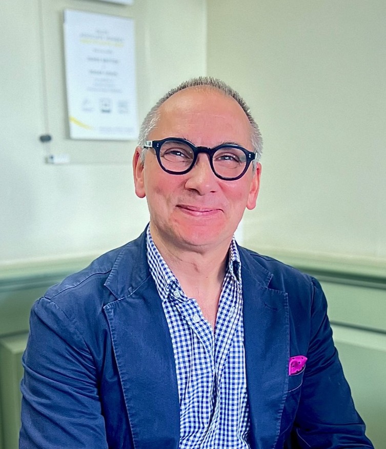 Simon Barker, Sales Associate